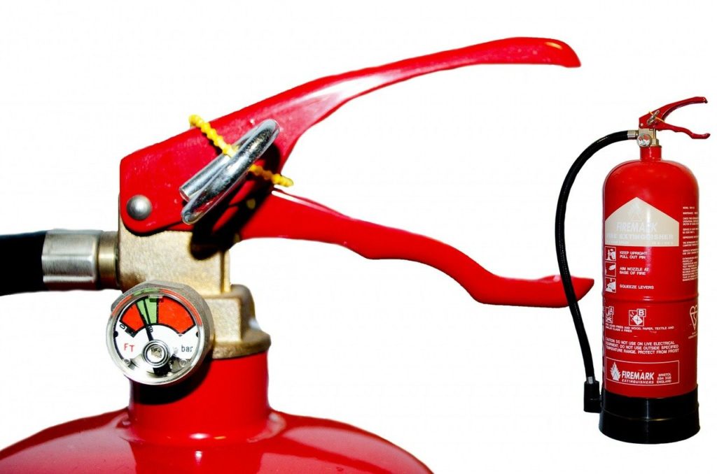 Ein Feuerlöscher gehört in jeden Haushalt