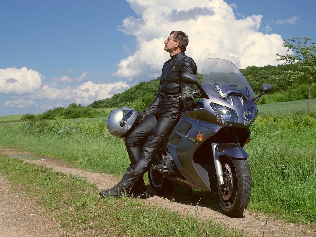 Nicht ohne Schutzkleidung aufs Motorrad