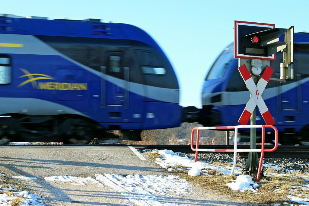 Fast 100 % der Unfälle an Bahnübergängen vermeidbar