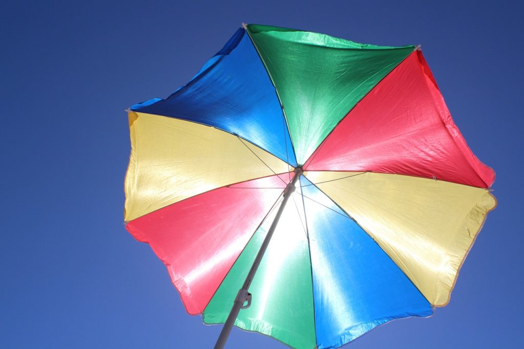 So schützen Sie Ihre Kleidung vor zu viel UV-Strahlung