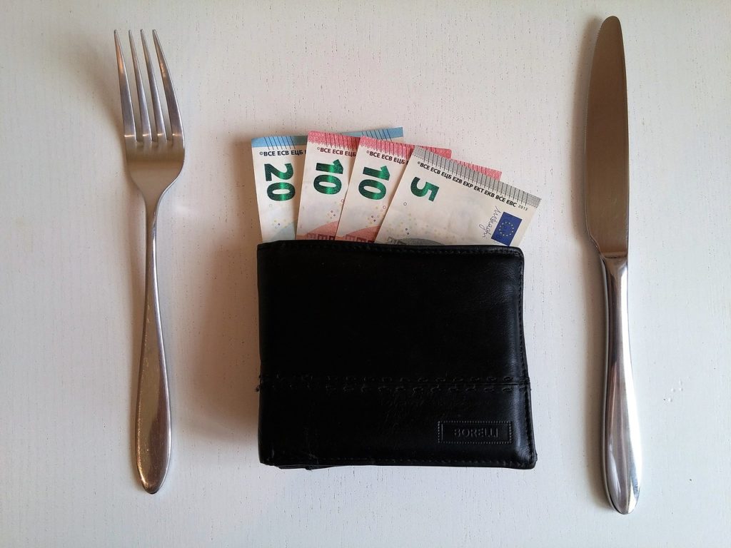 So viel gibt man Trinkgeld im Ausland