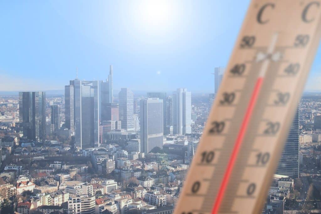 Extreme Hitze und Waldbrände in Urlaubsregionen als Stornogrund