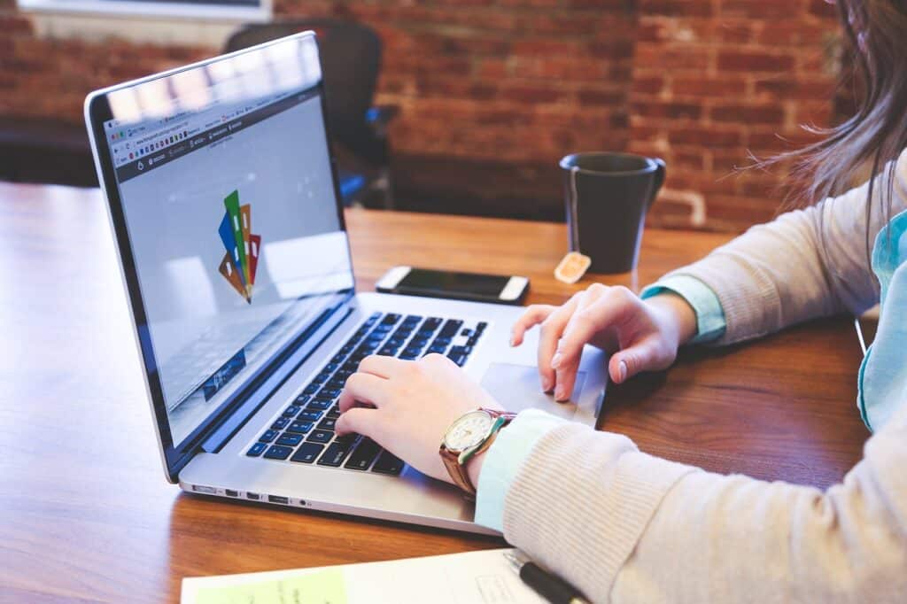 Jüngere Versicherte sind weniger digitalaffin als erwartet