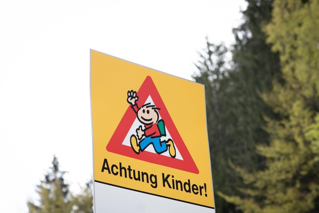 Schulweg: Fast ein Drittel der Eltern sieht Unfallrisiken