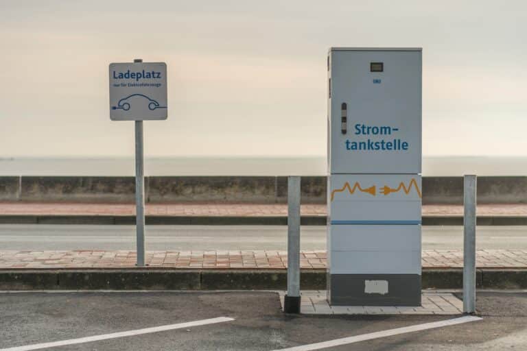 Mit dem E-Auto sicher in den Urlaub